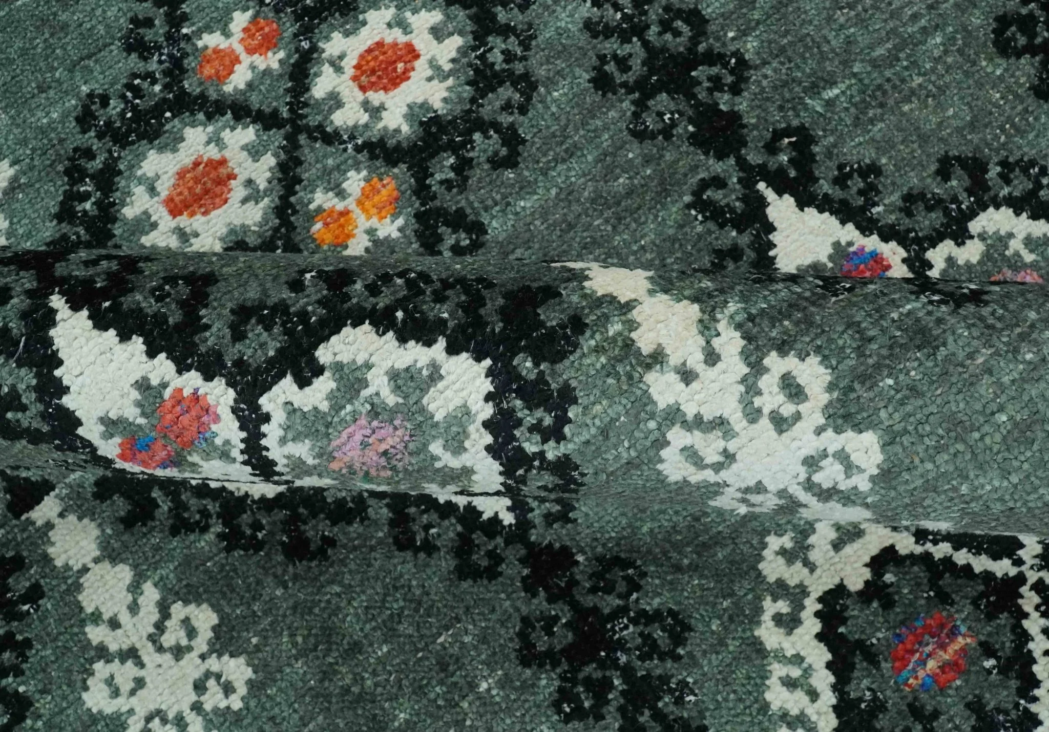 Traditional Ikat Design 5x7.6 Green, Black and Ivory Hand Knotted wool area rug - Image 6