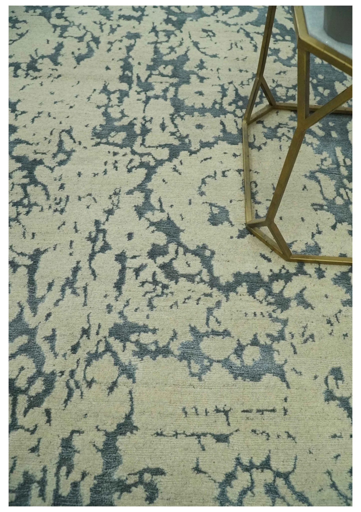 Traditional Design Charcoal and Beige 6x9 Hand Knotted wool area rug - Image 2