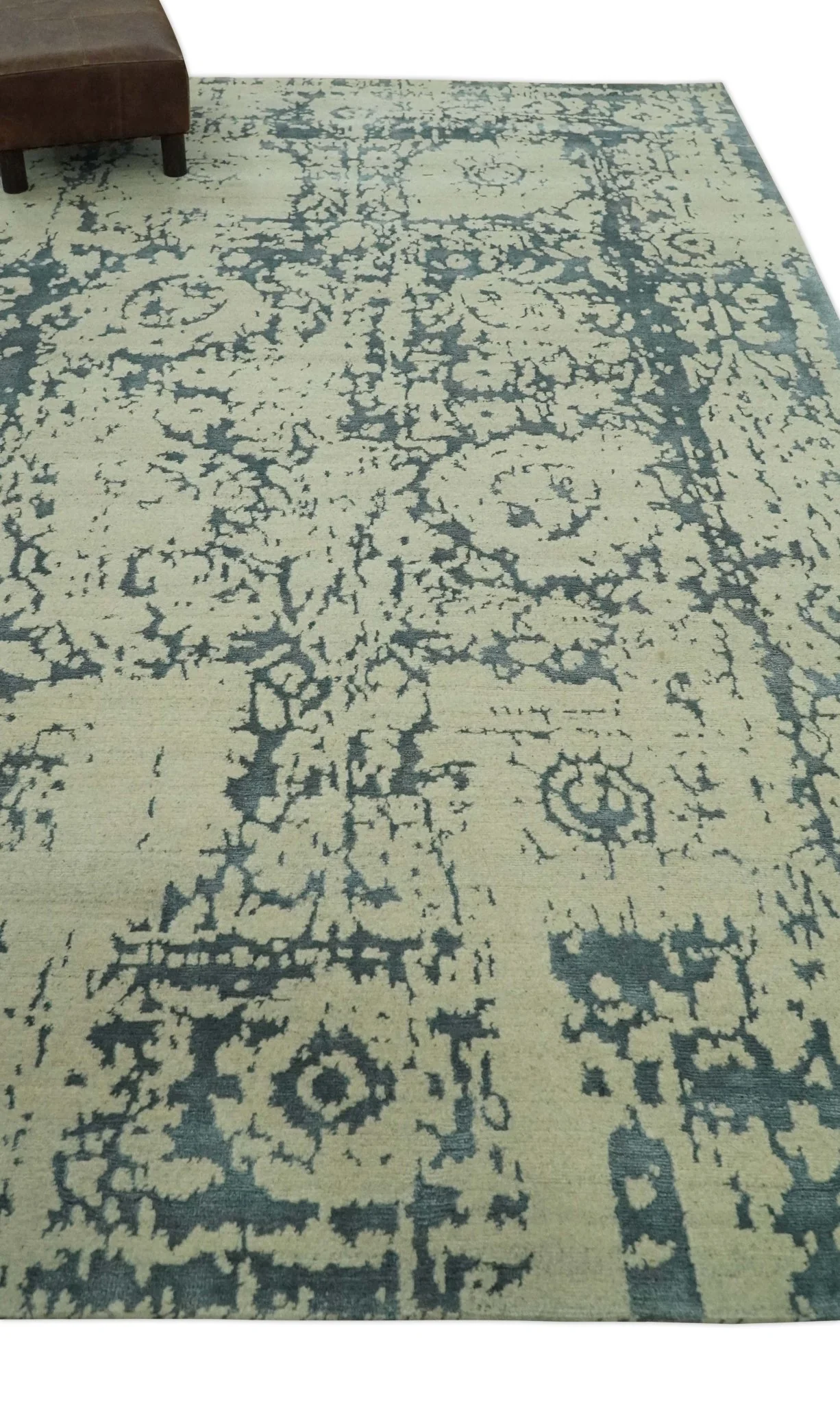 Traditional Design Charcoal and Beige 6x9 Hand Knotted wool area rug - Image 3