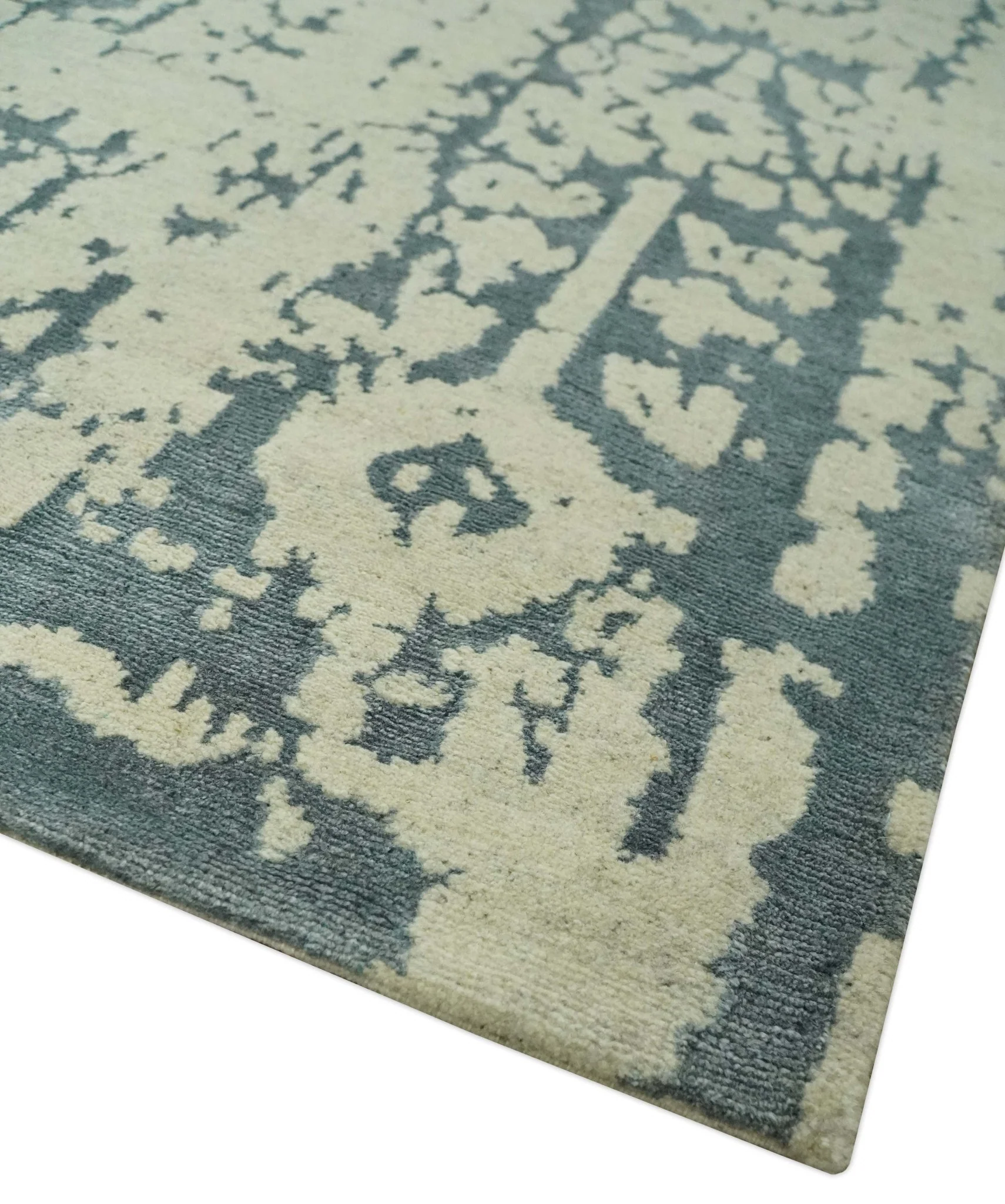 Traditional Design Charcoal and Beige 6x9 Hand Knotted wool area rug - Image 5