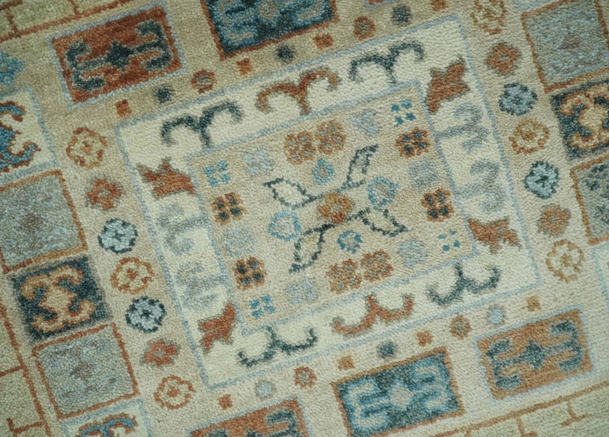 Traditional Mamluk Design Beige and Ivory Hand Knotted 8x10 wool area rug - Image 4