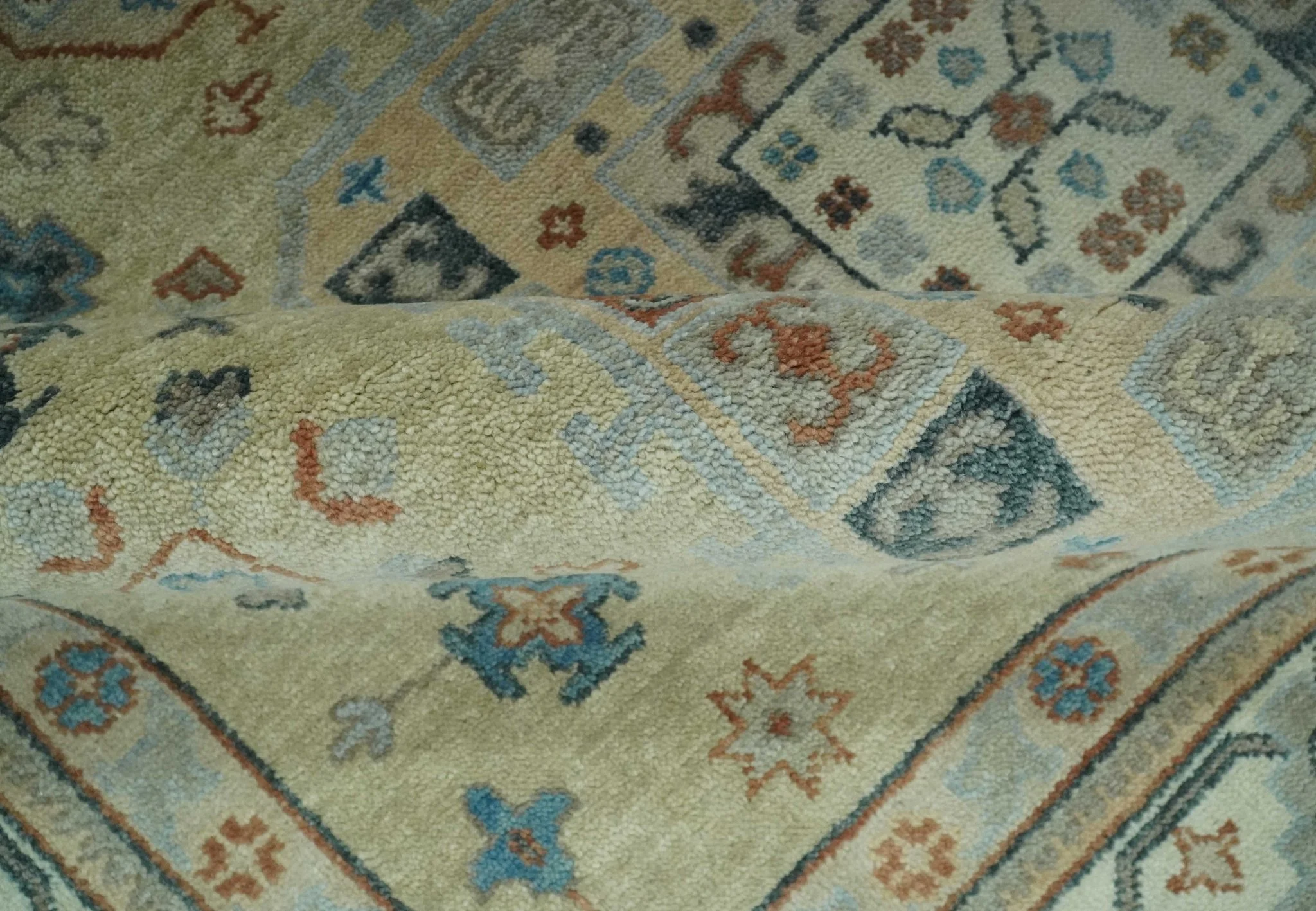 Traditional Mamluk Design Beige and Ivory Hand Knotted 8x10 wool area rug - Image 6