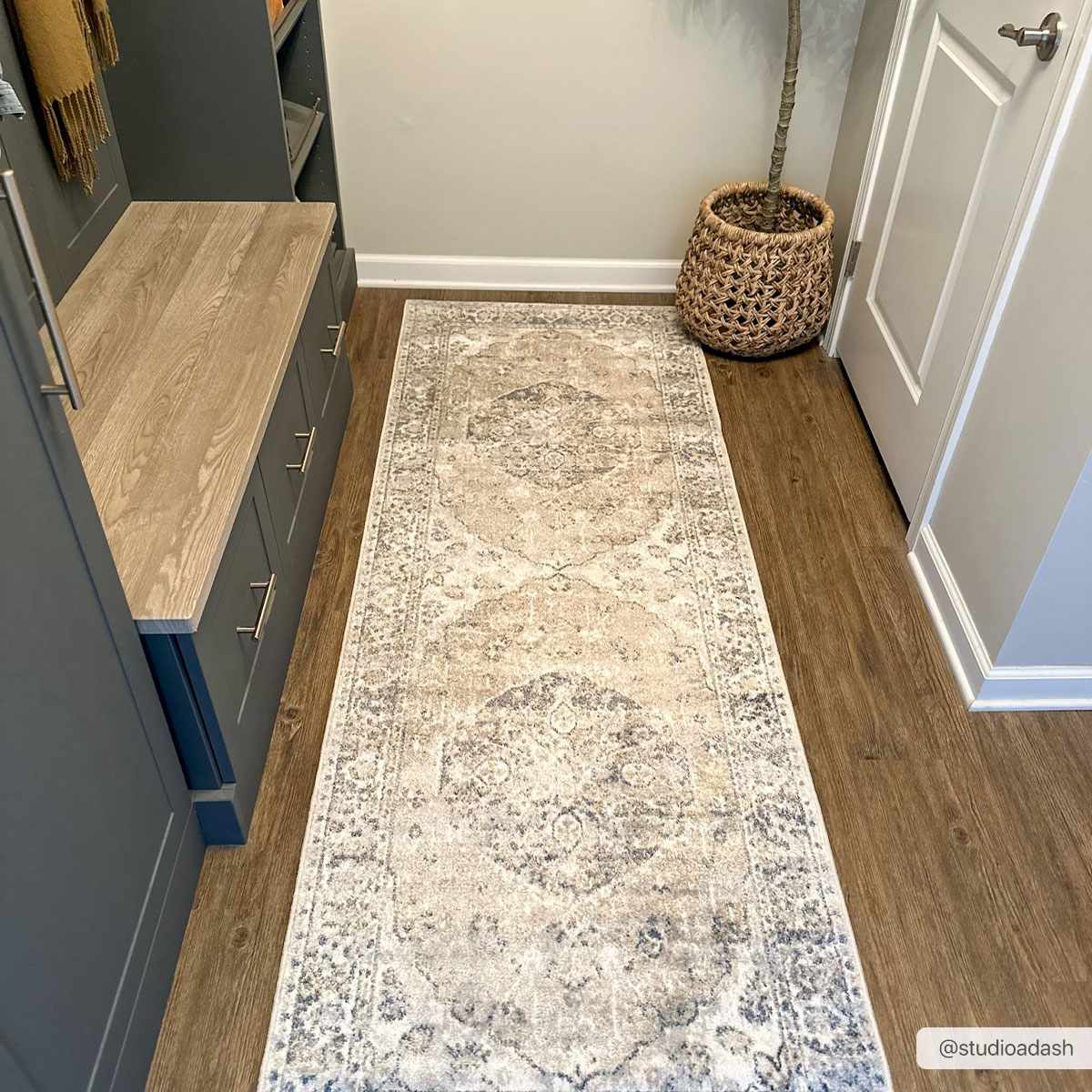Traditional Medallion design woven Beige, Ivory and Charcoal Washable Rug - Image 4