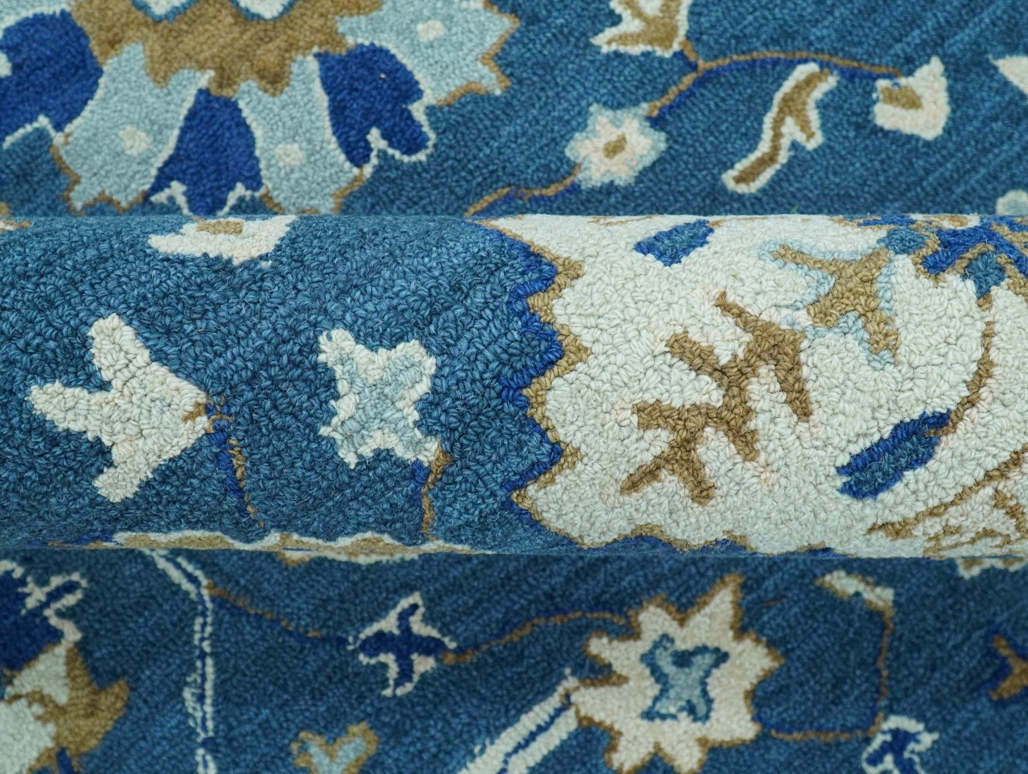 Traditional Oriental Design Beige And Blue Hand Tufted 8x10 Wool Area Rug - Image 6