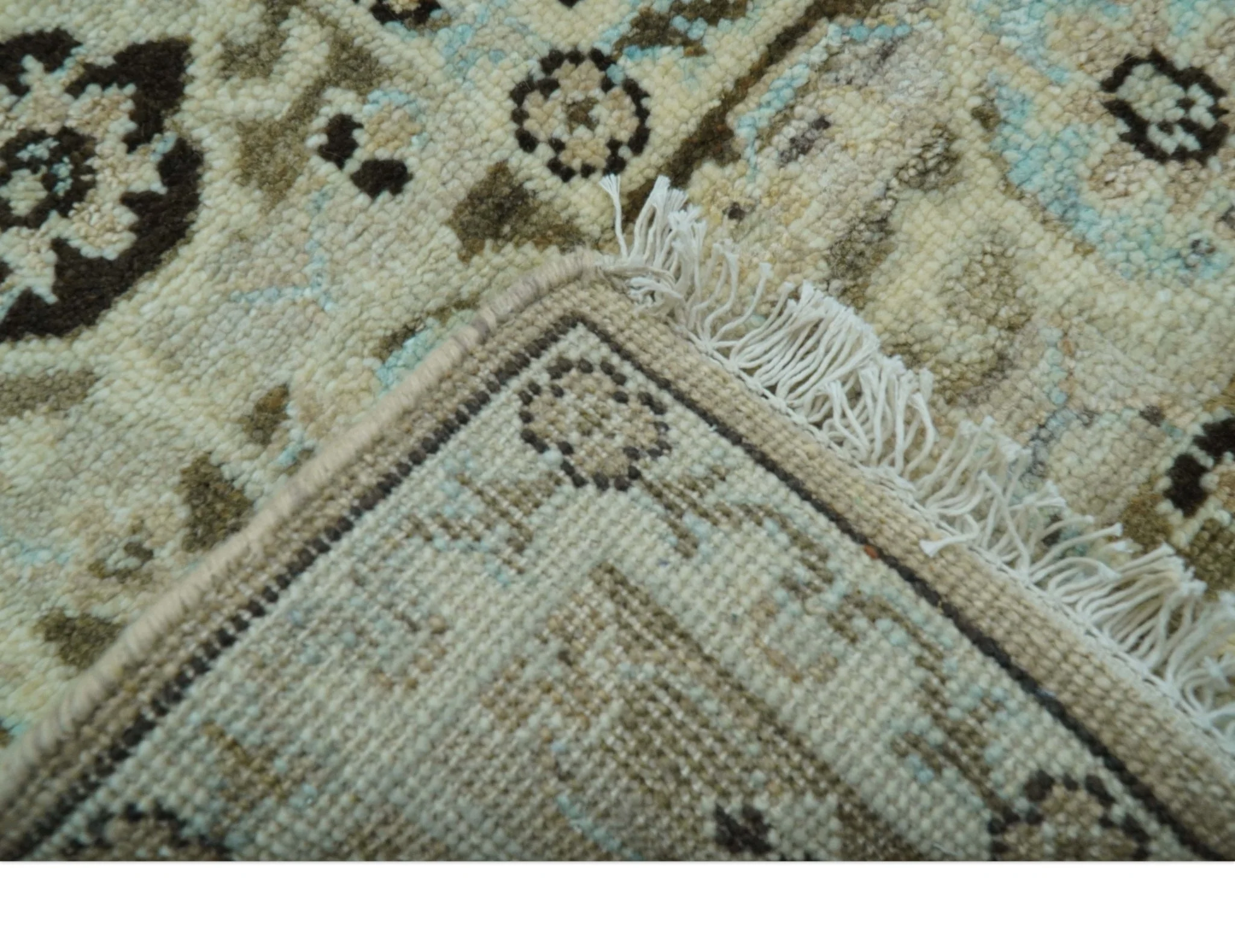 Traditional Oriental Design Beige Hand knotted 6x8.7 Wool Area Rug - Image 7