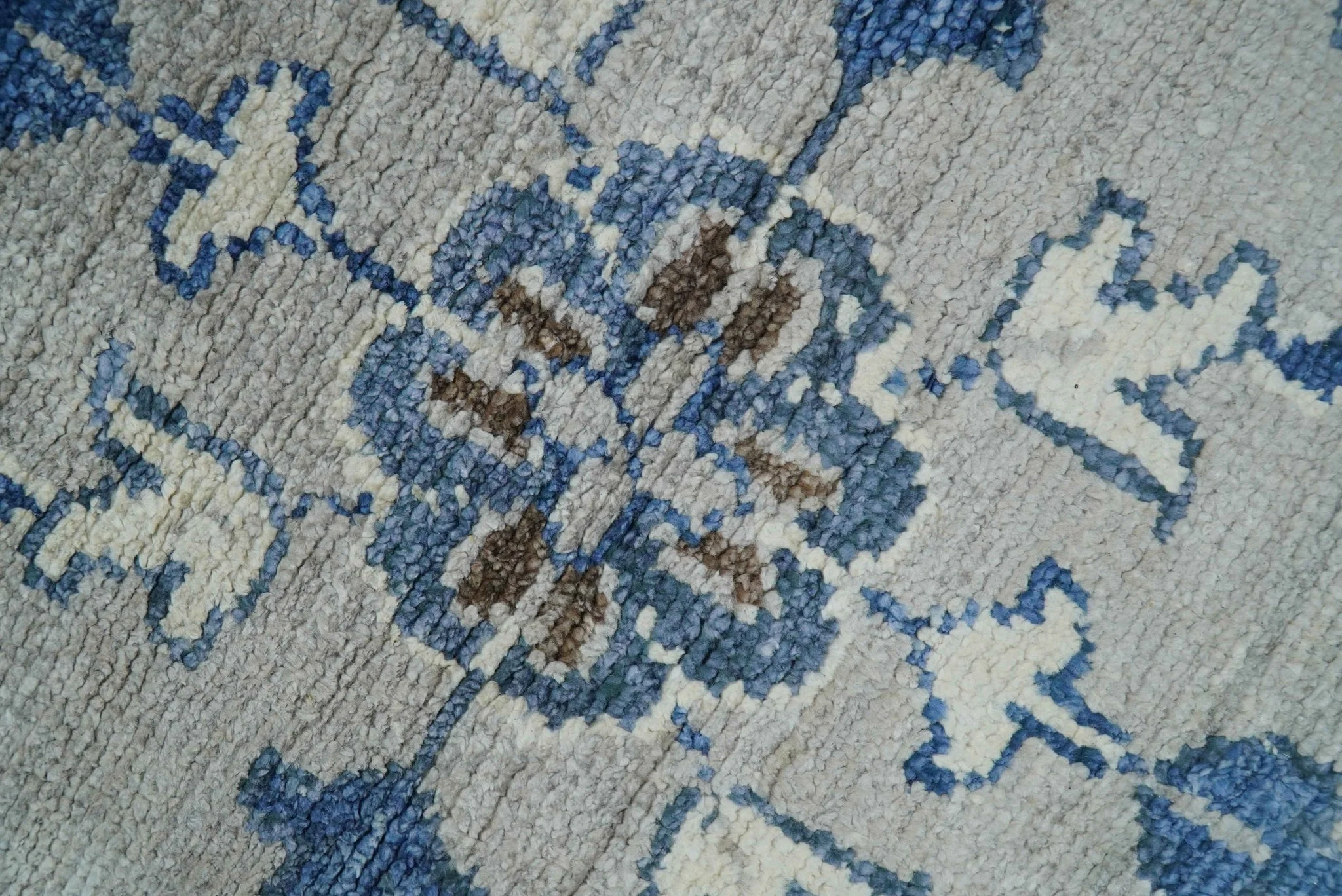 Traditional Oriental Gray And Blue Hand knotted Art Silk Area Rug - Image 6