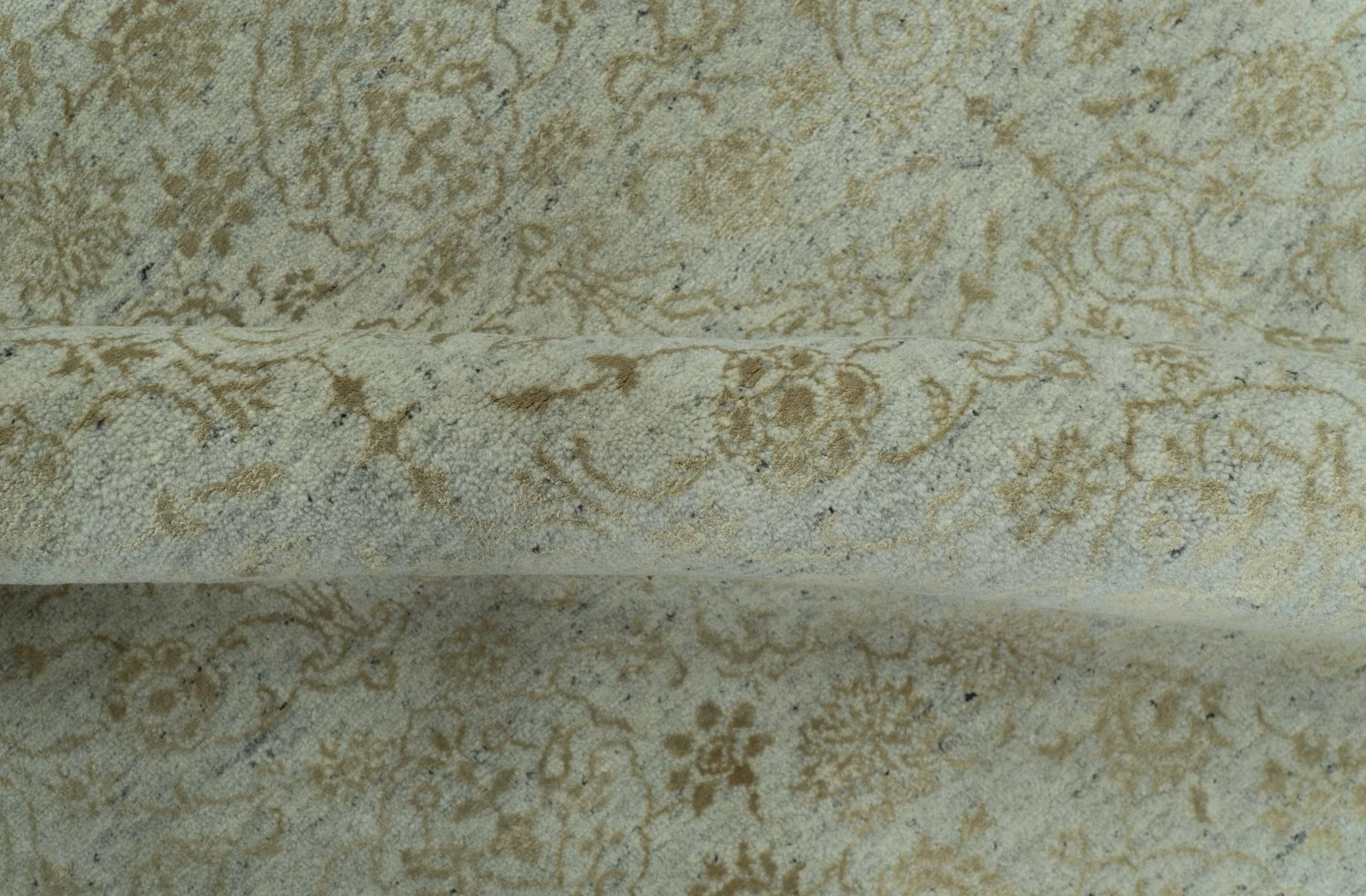 Traditional Design Ivory, Silver and Brown 7x9 Hand Knotted wool rug - Image 5