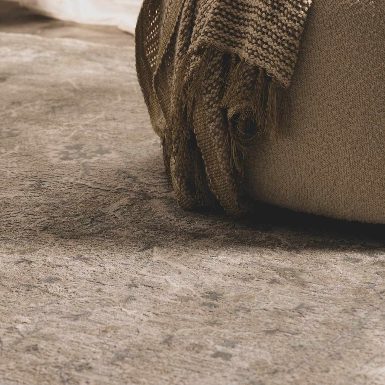 Traditional Persian Gray Machine Woven Rug - Image 16