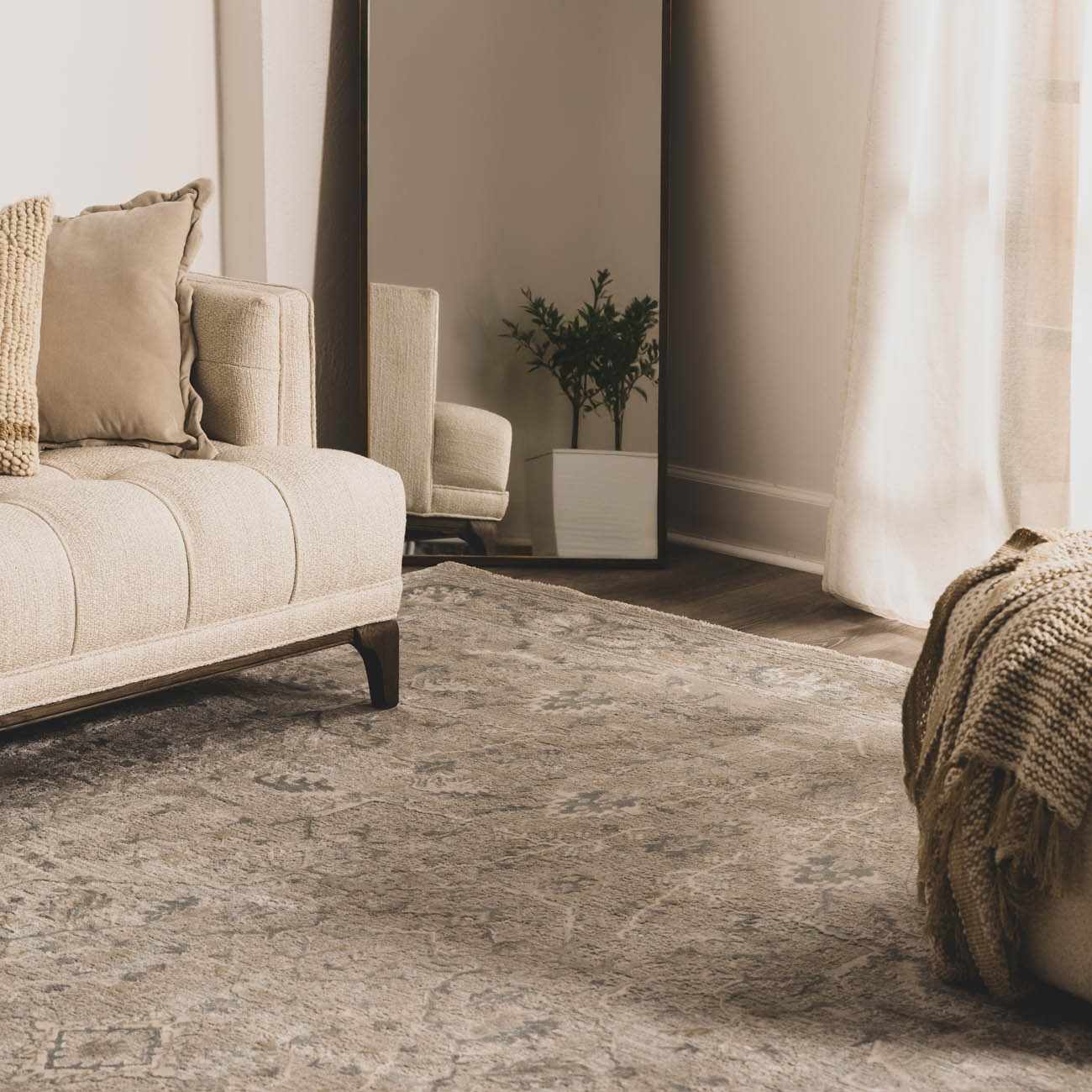 Traditional Persian Gray Machine Woven Rug - Image 4