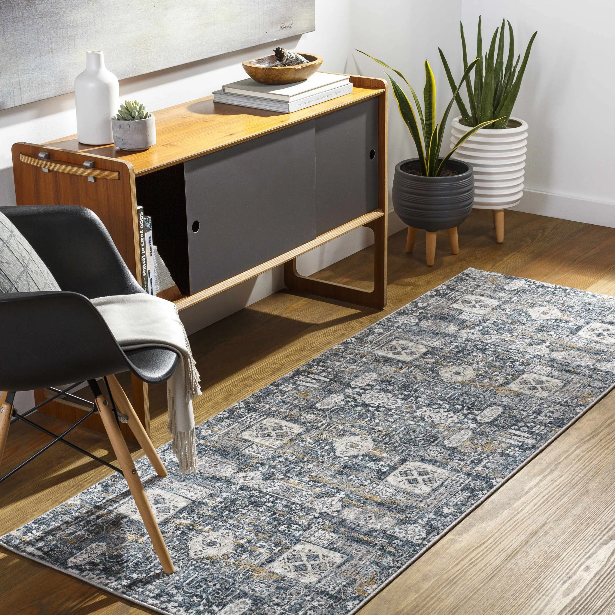 Traditional Style Gray And Charcoal Area Rug - Image 6