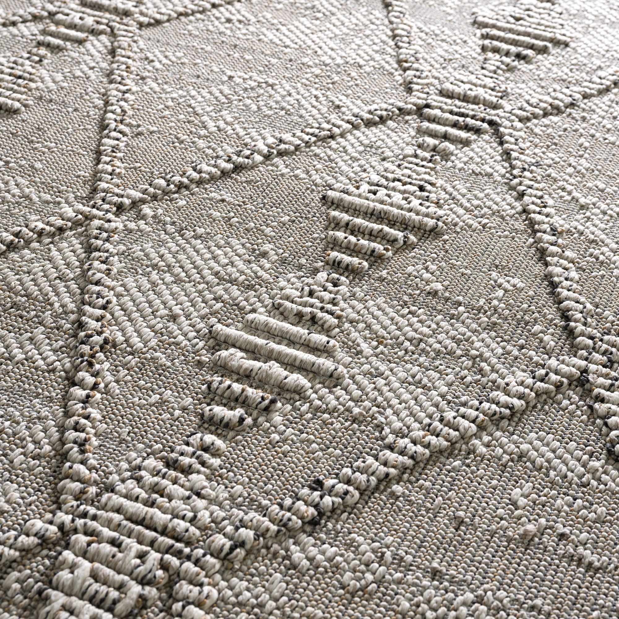 Traditional Tribal Design Beige Medium Pile Outdoor Area Rug - Image 15