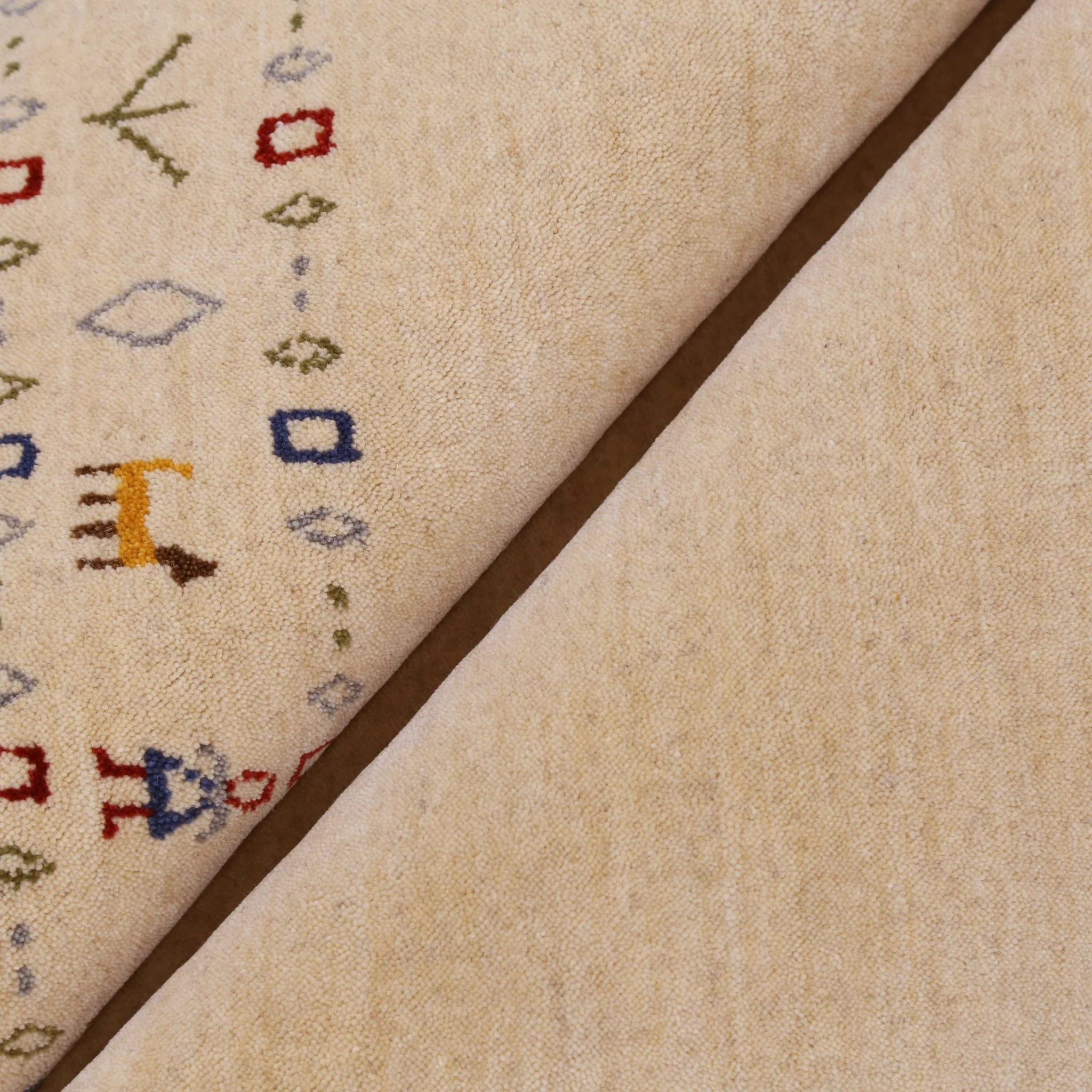 Tribal Border Ivory Design Hand Loomed Wool Area Rug - Image 3