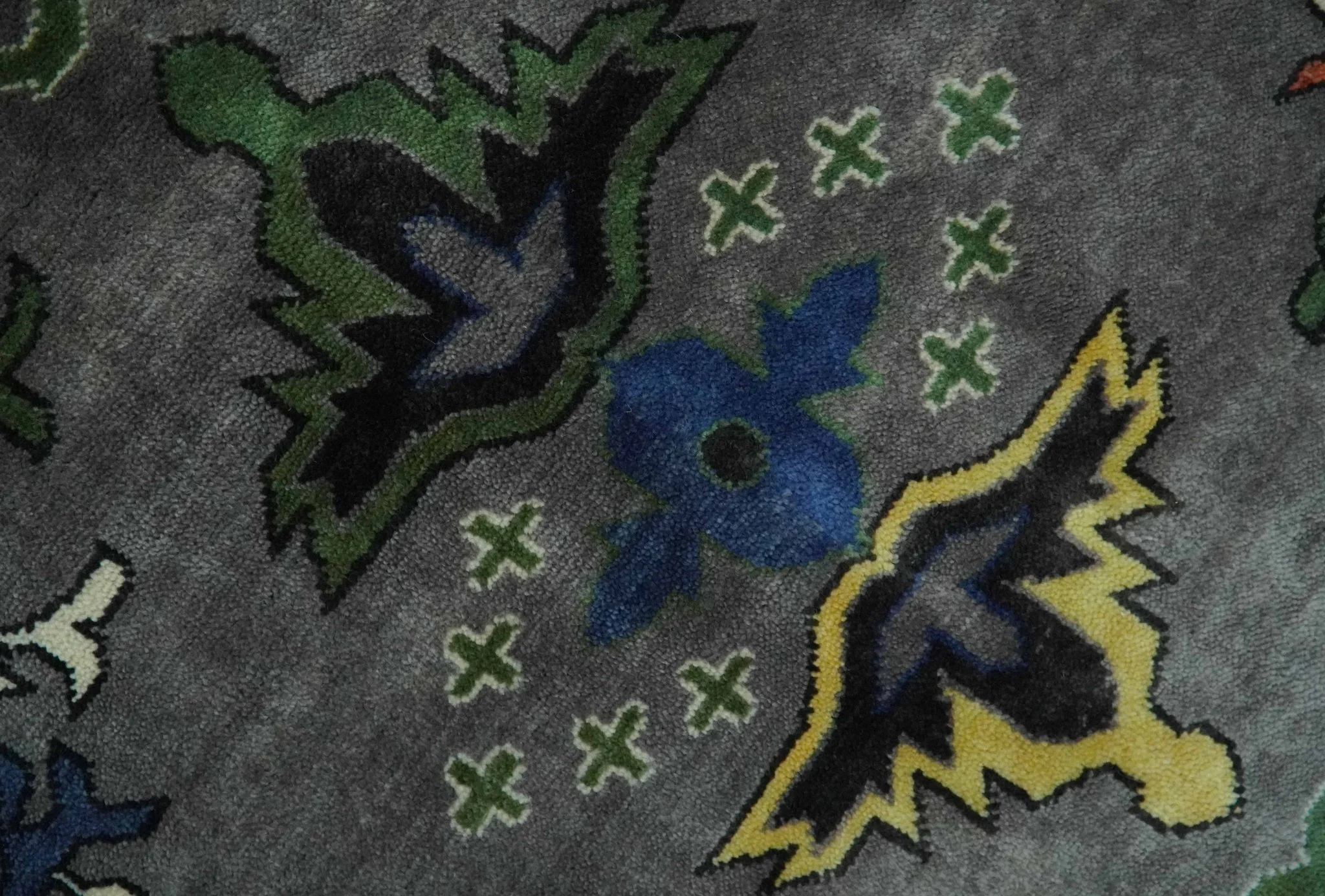 Premium look Vibrant Colorful Charcoal, Blue and Ivory Hand knotted Traditional Floral 8x10 wool Area Rug - Image 4