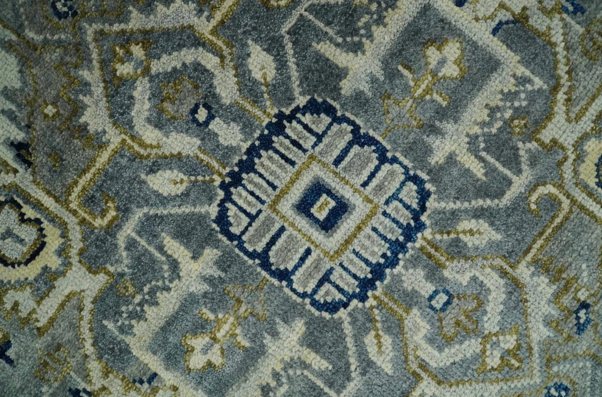 Vintage Style 8x10 Hand Knotted Heriz Serapi Gray, Beige and Blue Traditional Area Rug - Image 4