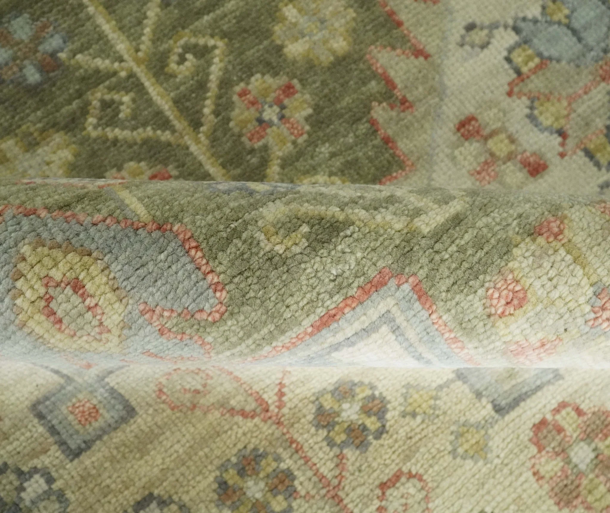 Antique Style Green, Ivory and Beige Hand knotted Heriz Serapi Multi Size wool Area Rug - Image 8