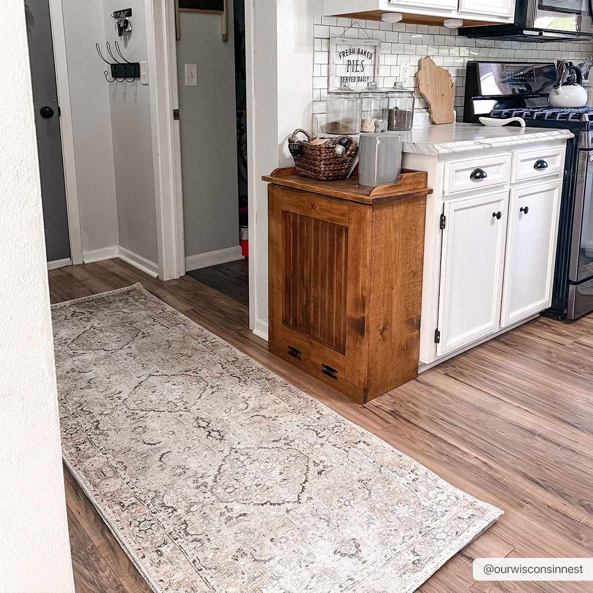 Vintage Style Traditional medallion Machine woven Rust, Charcoal and Silver Machine Washable Rug - Image 5