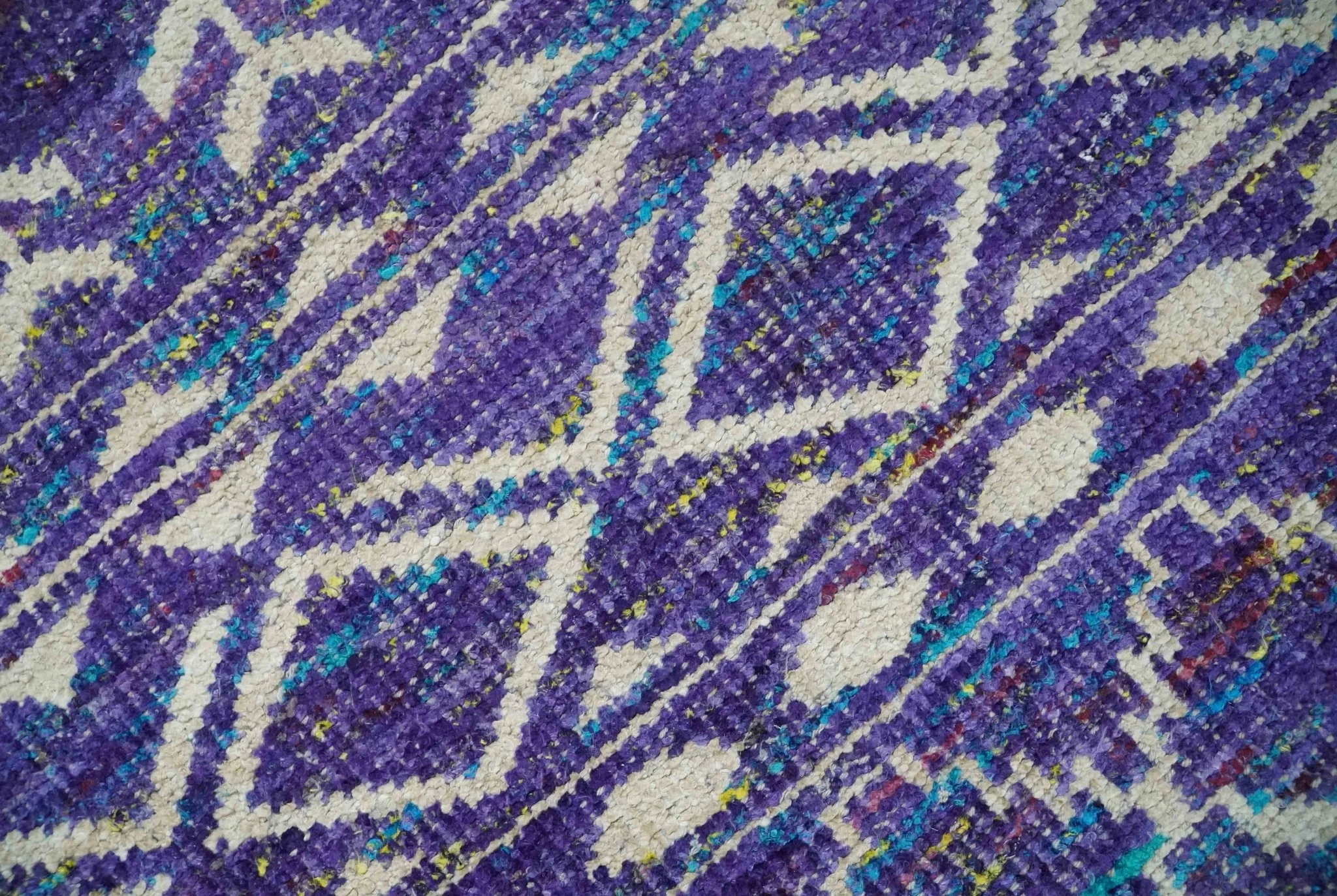 5.7x8.7 Hand Knotted Violet and Ivory Modern Contemporary Southwestern Tribal Trellis Recycled Silk Area Rug - Image 4
