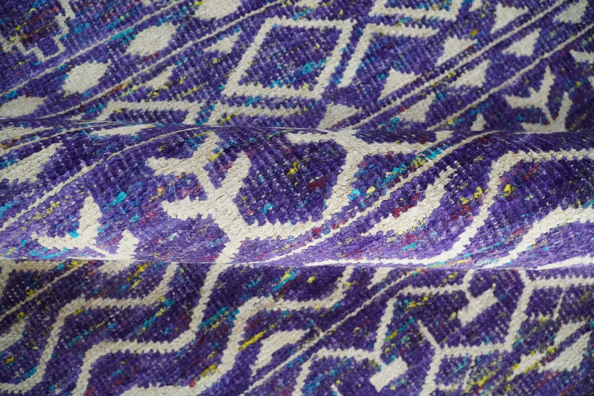 5.7x8.7 Hand Knotted Violet and Ivory Modern Contemporary Southwestern Tribal Trellis Recycled Silk Area Rug - Image 8