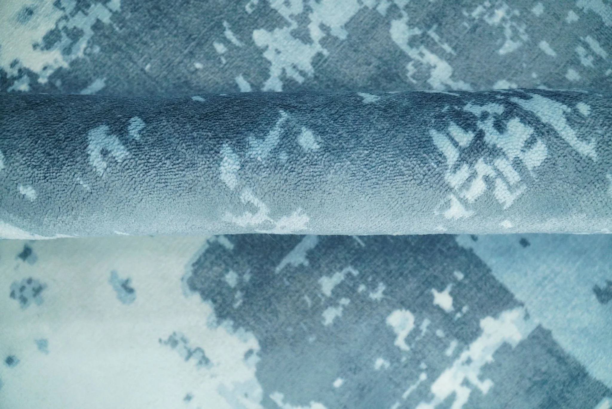 Handmade 8x10, 9x12 and 9.9x13.9 White and Blue Blended Wool and Bamboo Silk Area Rug - Image 10