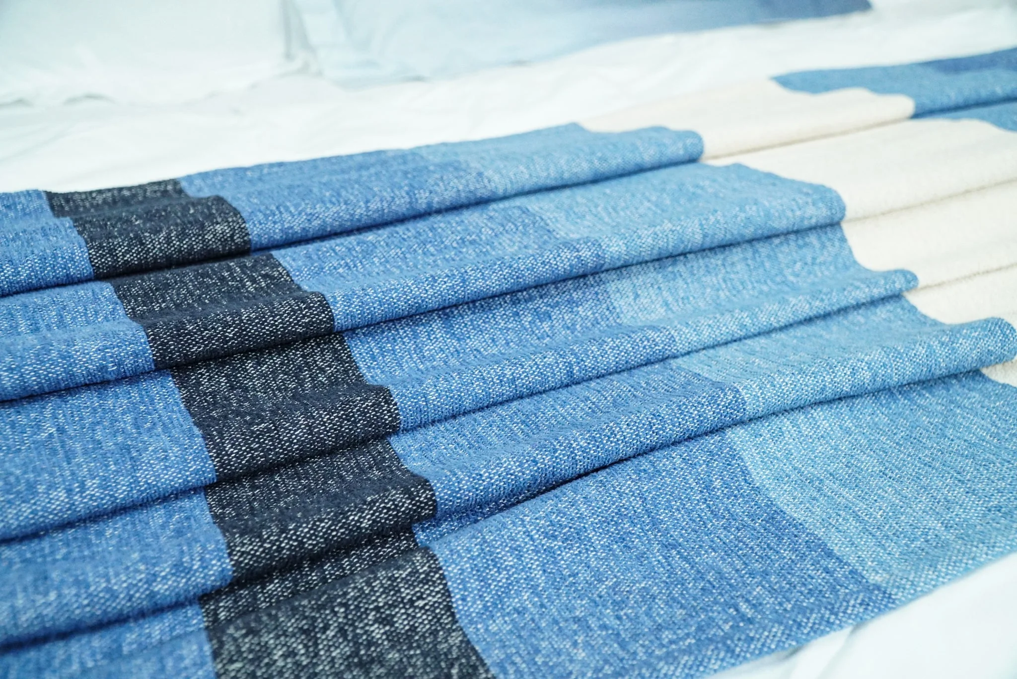 Woven White and Blue Cotton Throw Blanket - Image 3